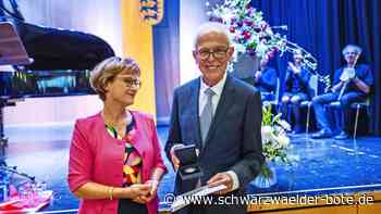 Staufermedaille an Ulrich Kallfass: Stehende Ovationen für einen verdienten Nagolder Bürger