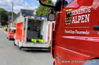 FW Alpen: Kind im Pkw eingeschlossen