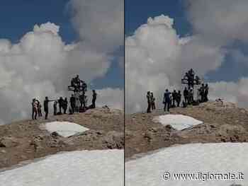 "Gesto vergognoso". Lo sfregio degli stranieri alla croce sulla Marmolada