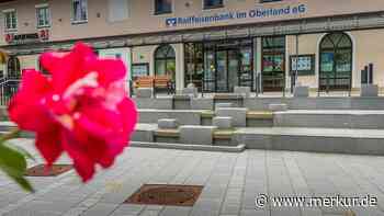 Bereit für den letzten Schliff: Bahnhofsvorplatz Hausham kurz vor Fertigstellung