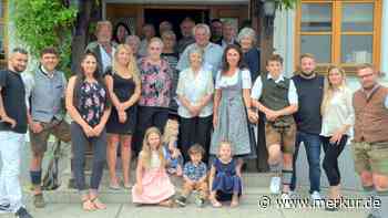 Die Familie steht an erster Stelle: Maria Aigner aus Eittingermoos feiert ihren 90. im großen Kreis