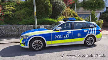 Unbekannter beschädigt geparkten Dacia in Trostberg