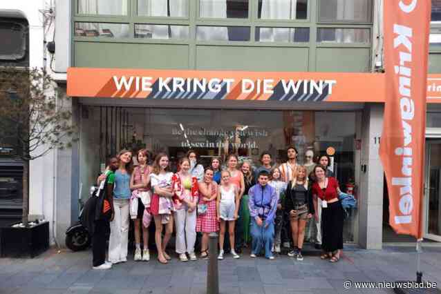 Piepjonge modefans creëren eigen kledingstukken tijdens STEM Modekamp in ModeMuseum: “Een geweldige ervaring”