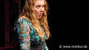 „Influencer? In Niederbayern ist das ‘ne Krankheit“: Franziska Wanninger furios auf Festivalbühne