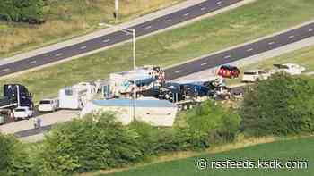 3 killed, 14 seriously injured in Greyhound bus crash near Highland, Illinois