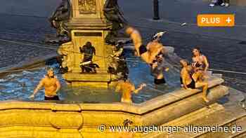 Männer nehmen nächtliches Bad im Herkulesbrunnen