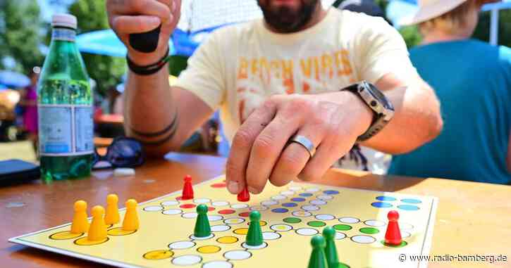 «Mensch ärgere dich nicht»: Rekord-Versuch bei Tropenhitze