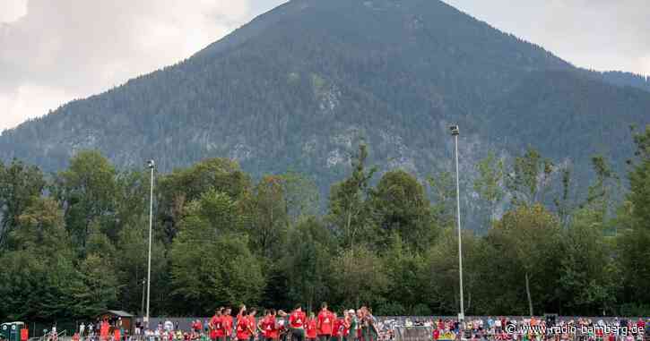 FC Bayern trainiert vor mehr als 2000 Fans am Tegernsee