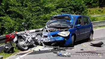 Münsingen: Motorradfahrer und Beifahrerin sterben bei Unfall mit Auto