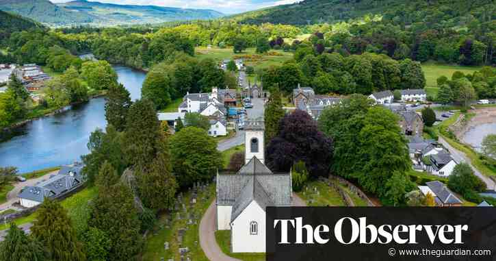 ‘It’s all for the rich’: anger in Scotland over huge lochside gated community