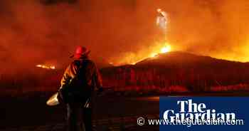 Firefighters battle California wildfires amid blistering heatwave