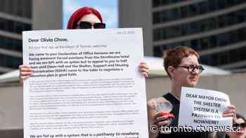 With another Toronto shelter hotel to close, residents call for action from new mayor