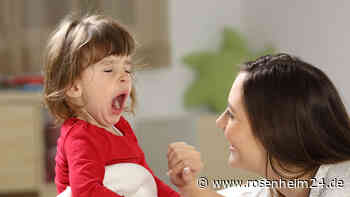 Mama lässt ihr Kind ins Bett gehen, wann es möchte – Online-Community hält das für „einen Fehler“