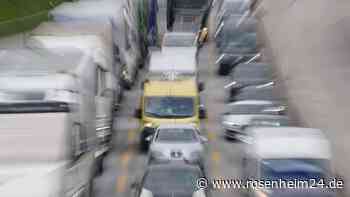 Auto bei Bad Aibling in Vollbrand: Verkehrschaos am Sonntag auf A8