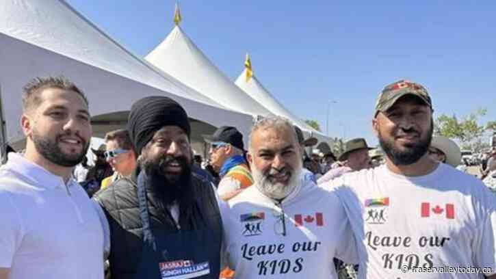 Poilievre’s office, Calgary MP silent over latest photo with controversial message