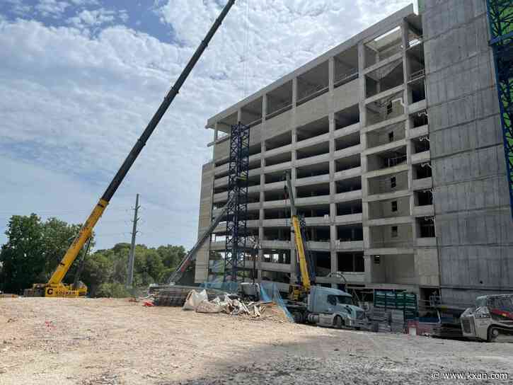 Worker rescued after 'heat-related illness' at downtown Austin construction site