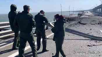 Verkehr über Krim-Brücke unterbrochen - Berichte über Explosionen