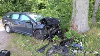 Auto rast nahe Sanitz frontal gegen Baum – 42-Jährige in Lebensgefahr