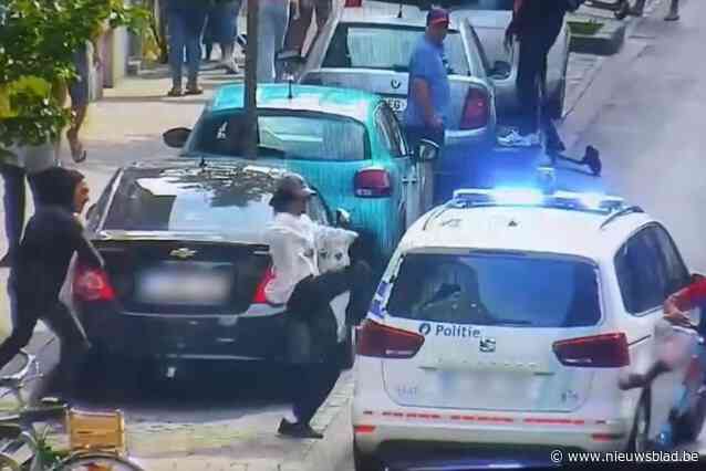 Hallucinante beelden tonen hoe Brusselse jongeren politievoertuig aanvallen: “Komt door onze strijd tegen straatdealers”