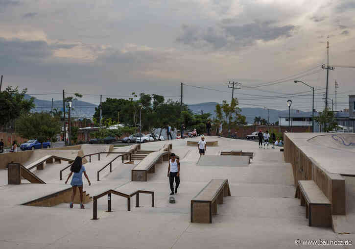 Skaten, baden, heiraten
 - Parkanlage und Gemeindezentrum in Jiutepec von Rozana Montiel