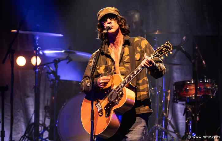 Watch Richard Ashcroft recreate The Verve’s ‘Bitter Sweet Symphony’ video for Sky Sports