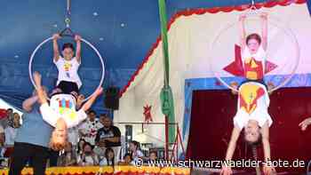 Gastspiel in Altensteig: Ziegen, Schwerter und Feuerzauber