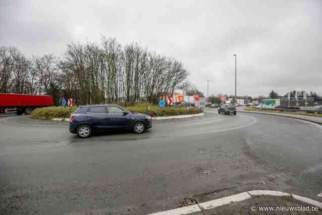 Gesprekken over grondverwervingen aan rotonde Fabiola nog niet afgerond: “Nutswerken liggen vermoedelijk nog stil tot volgend jaar”