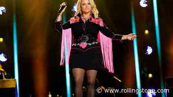 Don’t Try to Take a Selfie During a Miranda Lambert Show