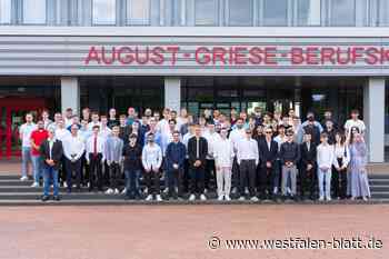 Löhne: Stolze Absolventen verabschiedet