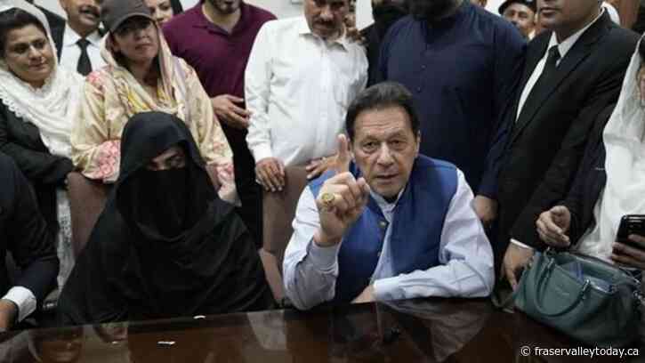 Dozens of followers of Pakistan’s Imran Khan quit his party and launch their own ahead of elections