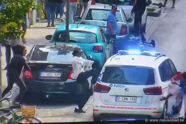 “De controle verliezen? We zijn de wijken net aan het overnemen”: korpschef van Brussel-Zuid Jurgen De Landsheer reageert nadat jongeren politiewagen zwaar aanpakken
