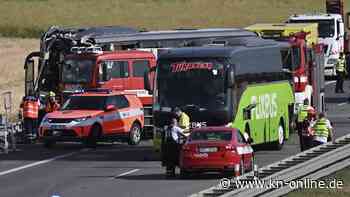 Unfall mit zwei Bussen in Tschechien: Ein Toter und 76 Verletzte