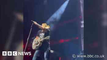 Country music star Jason Aldean suffers heat exhaustion mid-performance