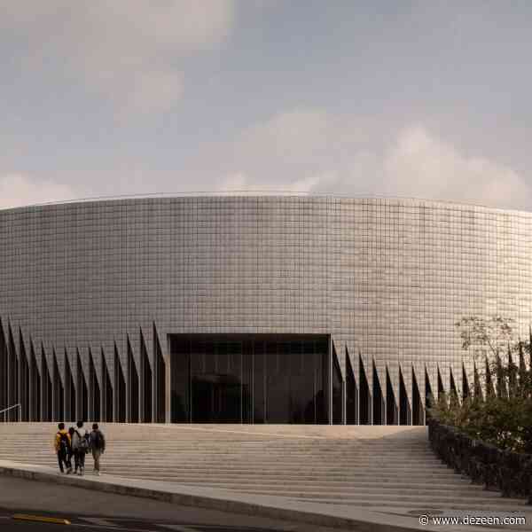 Mexico City museum features "living facade" made of thousands of aluminium panels