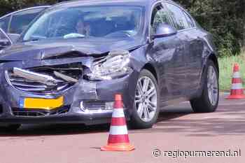 Twee auto’s botsen in Zuidoostbeemster