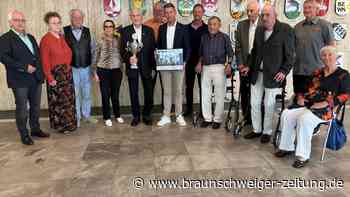 „Geschichte geschrieben“: Stadt ehrt VfL-Feldhandball-Meister