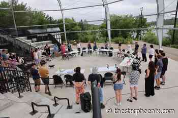 Review: The Dark Lady makes effervescent premiere at Shakespeare on the Sask.