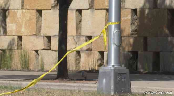 Woman says she called retired officer when she couldn't get through to Austin 911