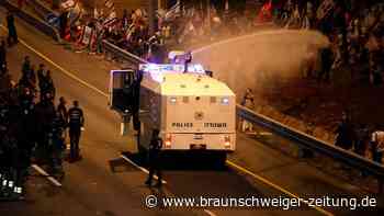 Großer Protesttag in Israel - Polizei setzt Wasserwerfer ein