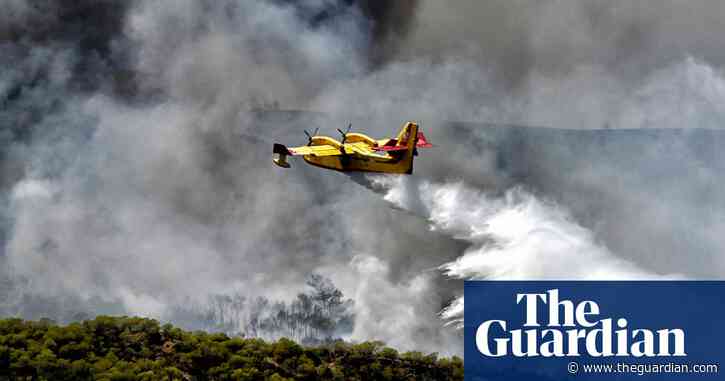 EU sends water bombers to help fight wildfires around Athens