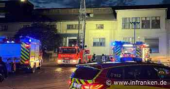 Kitzingen: Brand nach Verpuffung in Industriebetrieb - Feuer über Hochofen macht Löschen kompliziert