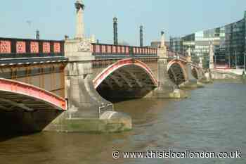 Lambeth bridge closed due to ongoing police incident