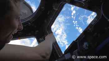 Here's how ISS astronauts jettison old space station hardware (video)