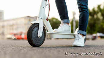 Perde il controllo del monopattino e finisce contro un palo: morto un uomo