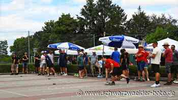 Eisstock auf Pflasterstein: Turnier in Ebhausen   ist ein Treff  für  alle Generationen