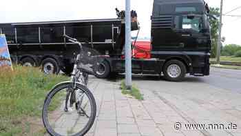 Lastwagen erfasst Fahrradfahrer und verletzt ihn schwer