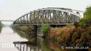 Warrington: MP questions private ownership of canal bridges