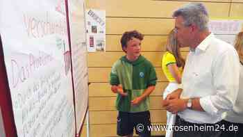 Trocknet der Chiemsee aus? Wie Pyramidensteine helfen sollen