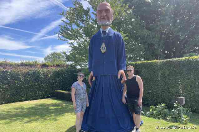 Marny Van Damme (57) uit Lippelo maakt kledij voor Gentse reus Eli De Rijcke: “Uitdagend, maar gelukkig staat een paspop altijd stil”