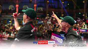 'That's ouuuuut!' | Heta bowls cricket ball on stage